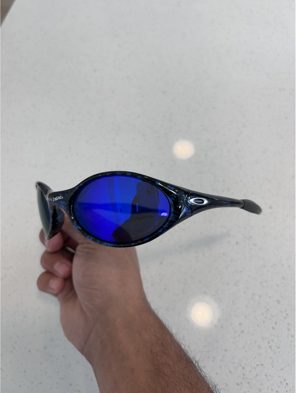 Dark Blue Mirrored Lens speckcled Oval Sunglasses